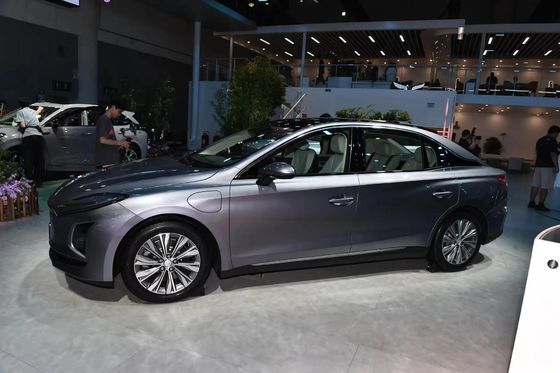 Benzina ou combustível elétrico 2024 Hongqi Eqm5 Carro Cor preta Ventilação eficiente do assento